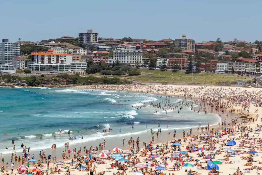 » What Pulls People to Bondi Beach What Makes it Famous?